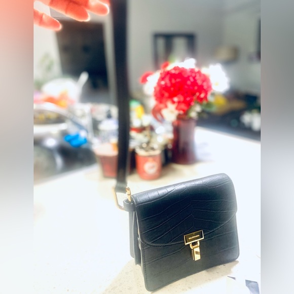 Designer handbag-Balenciaga crocodile skin clutch/cross body - Picture 3 of 4